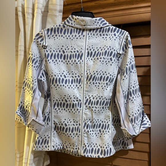 Picadilly Women's White and Blue Patterned Blazer - Picture 5 of 5